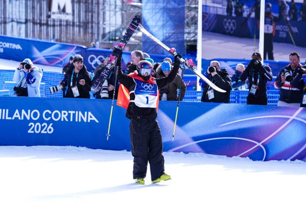 09 02 2026, Livigno, Snow Park, Winter Olympics: Women s Freeski Slopestyle Final, 1 Mathilde Gremaud (Switzerland) wins olympic gold and celebrates Livigno Snow Park Lombardy Italy *** 09 02 2026, Livigno, Snow Park, Winter Olympics Women s Freeski Slopestyle Final, 1 Mathilde Gremaud Switzerland wins olympic gold and celebrates Livigno Snow Park Lombardy Italy Copyright: xJustPictures.ch JarixPestelaccix jp-en-JaPe-DSC05712-20260209