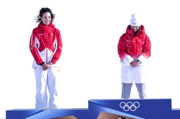09 02 2026, Livigno, Snow Park, Winter Olympics: Women s Freeski Slopestyle Final, medal ceremony with 7 Ailing Eileen Gu (China) Silver Medal (left, 1 Mathilde Gremaud (Switzerland) Gold Medal Livigno Snow Park Lombardy Italy *** 09 02 2026, Livigno, Snow Park, Winter Olympics Women s Freeski Slopestyle Final, medal ceremony with 7 Ailing Eileen Gu China Silver Medal left, 1 Mathilde Gremaud Switzerland Gold Medal Livigno Snow Park Lombardy Italy Copyright: xJustPictures.ch JarixPestelaccix jp-en-JaPe-DSC08872-20260209