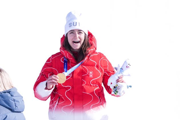 09 02 2026, Livigno, Snow Park, Winter Olympics: Women s Freeski Slopestyle Final, medal ceremony with 1 Mathilde Gremaud (Switzerland) Gold Medal Livigno Snow Park Lombardy Italy *** 09 02 2026, Livigno, Snow Park, Winter Olympics Women s Freeski Slopestyle Final, medal ceremony with 1 Mathilde Gremaud Switzerland Gold Medal Livigno Snow Park Lombardy Italy Copyright: xJustPictures.ch JarixPestelaccix jp-en-JaPe-DSC05940-20260209