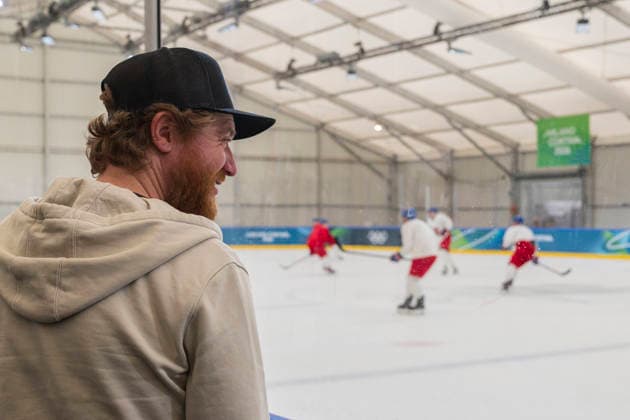 Czech Jakub Voracek is watching the training session during the Milano Cortina 2026 Winter Olympic Games, Olympische Spiele, Olympia, OS in Milan, Italy, on February 9, 2026. (CTKxPhoto MichalxKamaryt) CTKPhotoP2026020905549  CTKPhotoP2026020905549