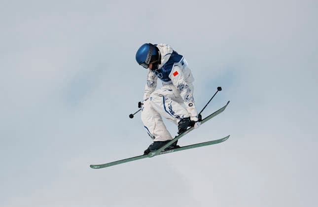 (260209) -- LIVIGNO, Feb. 9, 2026 -- Gu Ailing of China competes during the freestyle skiing women s freeski slopestyle final at the Milan-Cortina 2026 Olympic Winter games, Winterspiele,Spiele, Summer games in Livigno, Italy, Feb. 9, 2026. ) (MICO2026)ITALY-LIVIGNO-OLYMPIC WINTER GAMES-FREESTYLE SKIING-WOMEN S FREESKI SLOPESTYLE-FINAL HuxChao 