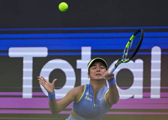 Qatar TotalEnergies Open 2026 - Day Two DOHA, QATAR FEBRUARY 9: Alexandra Eala of the Philippines in action against Tereza Valentova of the Czech Republic in the first round on Day Two of the Qatar TotalEnergies Open, part of the Hologic WTA, Tennis Damen Tour at the Khalifa International Tennis and Squash Complex on February 9, 2026 in Doha, Qatar. Doha Qatar  Copyright: xArturxWidakx originalFilename:widak-qatartot260209_npkFo.jpg