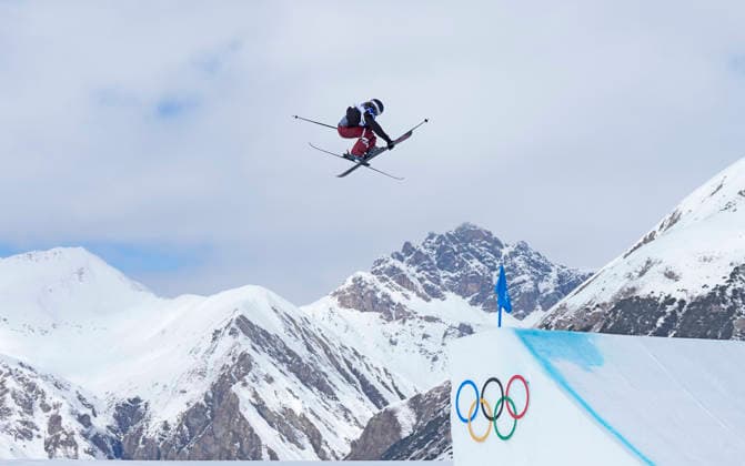 Megan Oldham of Canada competes in the Women s Freestyle Skiing Slopestyle final at the Milano Cortina 2026 Winter Olympic Games, Olympische Spiele, Olympia, OS in Livigno, Italy, on Monday, February 9, 2026. Mathilde Gremaud of Switzerland won the gold medal, Eileen Gu and Oldham of Canada won the bronze medal.  OLY20260209836a BOBxSTRONG
