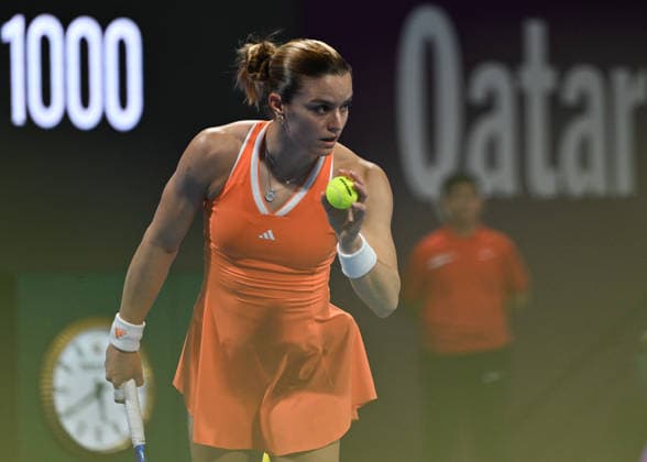 Qatar TotalEnergies Open 2026 - Day Two DOHA, QATAR FEBRUARY 9: Maria Sakkari of Greece competes against Zeynep Sonmez of Turkey in the first round on Day Two of the Qatar TotalEnergies Open, part of the Hologic WTA, Tennis Damen Tour, at the Khalifa International Tennis and Squash Complex on February 9, 2026 in Doha, Qatar. Doha Qatar  Copyright: xArturxWidakx originalFilename:widak-qatartot260209_nplfN.jpg