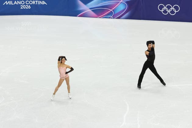 February 9, 2026, Milan, Lombardy, Italy: LAURENCE FOURNIER BEAUDRY and GUILLAUME CIZERON of France practice their Ice Dance Rhythm Dance of the Figure skating, Eiskunstlauf Team Event at the Milano Cortina 2026 Winter Olympic Games, Olympische Spiele, Olympia, OS Milan Italy - ZUMAc179 20260209_oly_c179_030 Copyright: xMickaelxChavetx