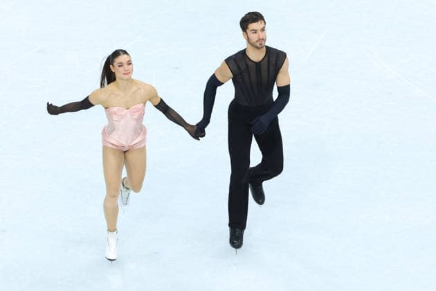 February 9, 2026, Milan, Lombardy, Italy: LAURENCE FOURNIER BEAUDRY and GUILLAUME CIZERON of France practice their Ice Dance Rhythm Dance of the Figure skating, Eiskunstlauf Team Event at the Milano Cortina 2026 Winter Olympic Games, Olympische Spiele, Olympia, OS Olympics 2026: Milano Cortina: Figure Skating Ice Dance Rhythm Dance  - ZUMAc179 20260209_oly_c179_049 Copyright: xMickaelxChavetx