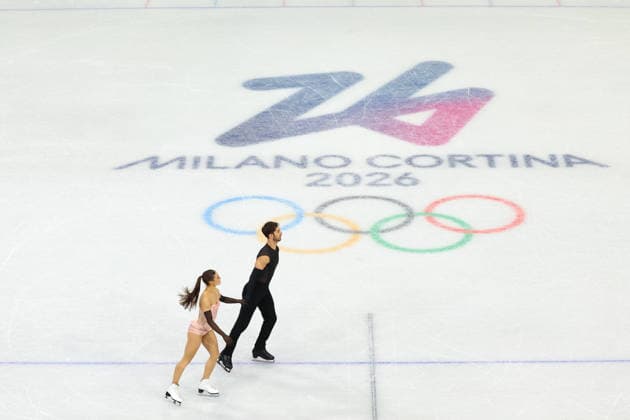 February 9, 2026, Milan, Lombardy, Italy: LAURENCE FOURNIER BEAUDRY and GUILLAUME CIZERON of France practice their Ice Dance Rhythm Dance of the Figure skating, Eiskunstlauf Team Event at the Milano Cortina 2026 Winter Olympic Games, Olympische Spiele, Olympia, OS Milan Italy - ZUMAc179 20260209_oly_c179_041 Copyright: xMickaelxChavetx