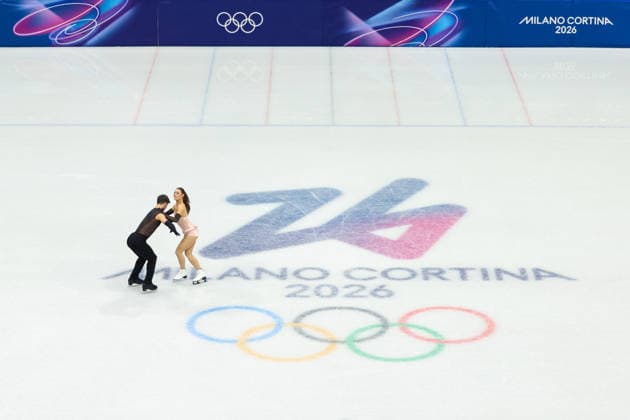 February 9, 2026, Milan, Lombardy, Italy: LAURENCE FOURNIER BEAUDRY and GUILLAUME CIZERON of France practice their Ice Dance Rhythm Dance of the Figure skating, Eiskunstlauf Team Event at the Milano Cortina 2026 Winter Olympic Games, Olympische Spiele, Olympia, OS Milan Italy - ZUMAc179 20260209_oly_c179_044 Copyright: xMickaelxChavetx