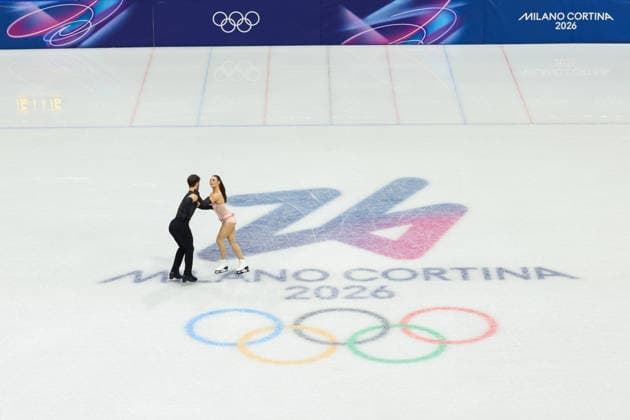 February 9, 2026, Milan, Lombardy, Italy: LAURENCE FOURNIER BEAUDRY and GUILLAUME CIZERON of France practice their Ice Dance Rhythm Dance of the Figure skating, Eiskunstlauf Team Event at the Milano Cortina 2026 Winter Olympic Games, Olympische Spiele, Olympia, OS Milan Italy - ZUMAc179 20260209_oly_c179_046 Copyright: xMickaelxChavetx