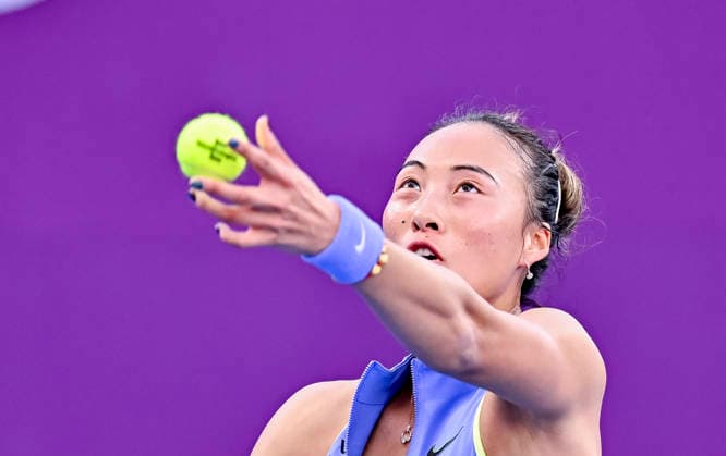 WTA, Tennis Damen QATAR TOTALENERGIES OPEN 2026-ROUND OF 64 Qinwen Zheng of China competes in her round of 64 match against Sofia Kenin of the United States during the WTA Qatar TotalEnergies Open 2026 tennis tournament at the Khalifa International Tennis Complex in Doha, Qatar, on February 9, 2026. DOHA Qatar Copyright: xNOUSHADx