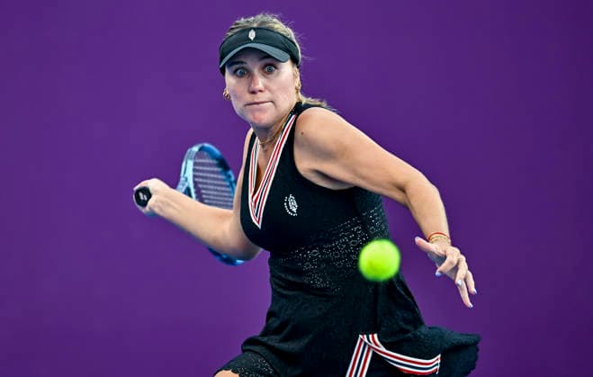 WTA, Tennis Damen QATAR TOTALENERGIES OPEN 2026-ROUND OF 64 Sofia Kenin of the United States competes in her round of 64 match against Qinwen Zheng of China during the WTA Qatar TotalEnergies Open 2026 tennis tournament at the Khalifa International Tennis Complex in Doha, Qatar, on February 9, 2026. DOHA Qatar Copyright: xNOUSHADx