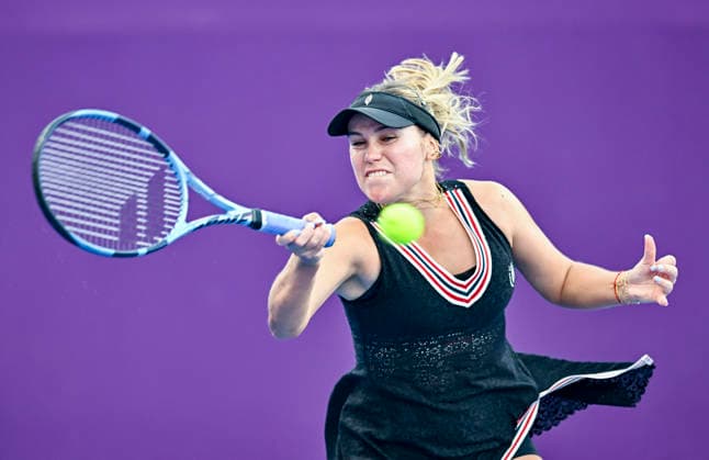 WTA, Tennis Damen QATAR TOTALENERGIES OPEN 2026-ROUND OF 64 Sofia Kenin of the United States competes in her round of 64 match against Qinwen Zheng of China during the WTA Qatar TotalEnergies Open 2026 tennis tournament at the Khalifa International Tennis Complex in Doha, Qatar, on February 9, 2026. DOHA Qatar Copyright: xNOUSHADx