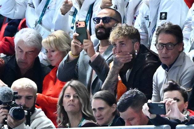 US Jake Paul (2nd R) pictured in the stands waiting his partner Dutch Jutta Leerdam at the Women s 1000m Speed skating, Eisschnelllauf race at the Milano Cortina 2026 Olympic Winter games, Winterspiele,Spiele, Summer games on Monday 09 February 2026 in Milan, Italy. The XXV Winter Olympics take place from 6 to 22 February 2026 in Italy. JASPERxJACOBS  x162171587x