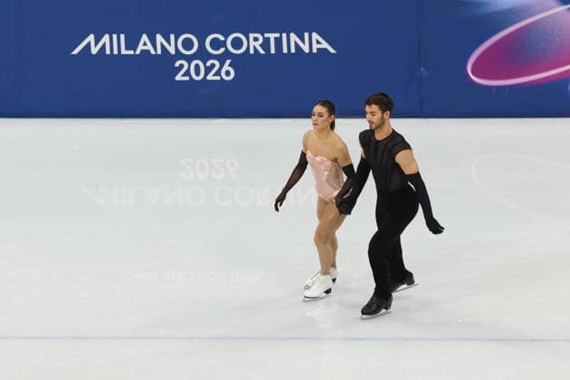 February 9, 2026, Milan, Lombardy, Italy: LAURENCE FOURNIER BEAUDRY and GUILLAUME CIZERON of France practice their Ice Dance Rhythm Dance of the Figure skating, Eiskunstlauf Team Event at the Milano Cortina 2026 Winter Olympic Games, Olympische Spiele, Olympia, OS Milan Italy - ZUMAc179 20260209_oly_c179_070 Copyright: xMickaelxChavetx