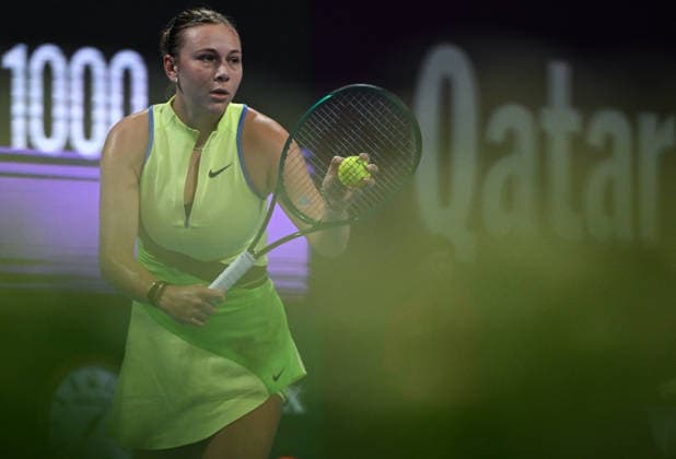 Qatar TotalEnergies Open 2026 - Day One DOHA, QATAR FEBRUARY 9: Amanda Anisimova of the United States in action against Karolina Pliskova of the Czech Republic in the first round on Day Two of the Qatar TotalEnergies Open, part of the Hologic WTA, Tennis Damen Tour, at the Khalifa International Tennis and Squash Complex on February 9, 2026 in Doha, Qatar. Doha Qatar  Copyright: xArturxWidakx originalFilename:widak-qatartot260209_npwUc.jpg