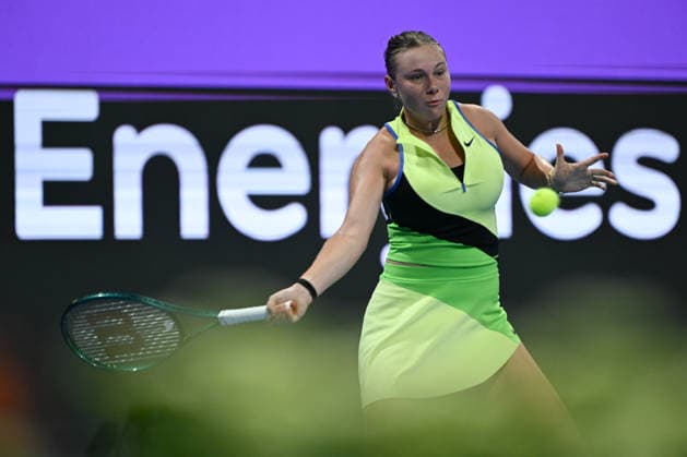 Qatar TotalEnergies Open 2026 - Day One DOHA, QATAR FEBRUARY 9: Amanda Anisimova of the United States in action against Karolina Pliskova of the Czech Republic in the first round on Day Two of the Qatar TotalEnergies Open, part of the Hologic WTA, Tennis Damen Tour, at the Khalifa International Tennis and Squash Complex on February 9, 2026 in Doha, Qatar. Doha Qatar  Copyright: xArturxWidakx originalFilename:widak-qatartot260209_npww7.jpg