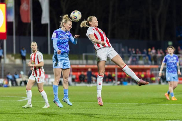 Google Pixel Frauen Bundesliga 1 FC Köln SGS Essen 09 02 2026 Maike Berentzen SGS Essen, 13 , Sandra Maria Jessen 1 FC Köln, 6 on matchday 17 of the Google Pixel Frauen Bundesliga in the match between 1 FC Köln and SGS Essen on 09 02 2026 at Franz Kremer Stadion in Cologne Copyright: xBEAUTIFULxSPORTS Meuselx