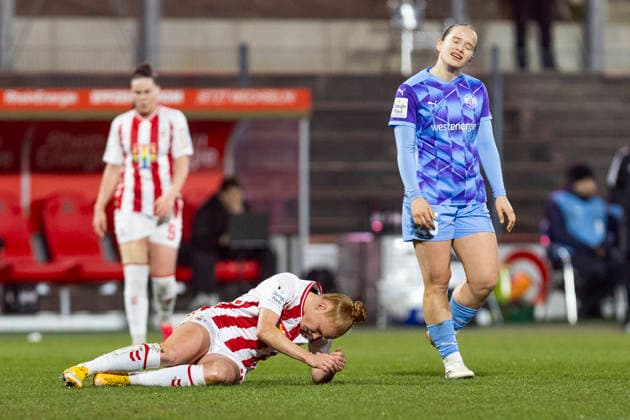 Google Pixel Women Bundesliga 1 FC Köln SGS Essen 09 02 2026 Laura Vogt 1 FC Köln, 8 on the ground, next to her Paulina Platner SGS Essen, 25 on matchday 17 of the Google Pixel Women Bundesliga in the match between 1 FC Köln and SGS Essen on 09 02 2026 at Franz Kremer Stadium in Cologne Copyright: xBEAUTIFULxSPORTS Meuselx