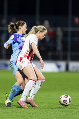 Google Pixel Women Bundesliga 1 FC Köln SGS Essen 09 02 2026 Lena Ostermeier SGS Essen, 18 , Sandra Maria Jessen 1 FC Köln, 6 on matchday 17 of the Google Pixel Women Bundesliga in the match between 1 FC Köln and SGS Essen on 09 02 2026 at Franz Kremer Stadion in Cologne Copyright: xBEAUTIFULxSPORTS Meuselx
