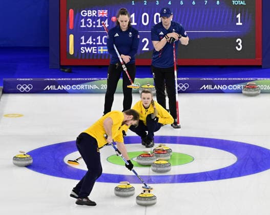 CORTINA, ITALIEN 20260209 Sveriges Rasmus Wrana och Isabella Wrana möter Storbritanniens Jennifer Dodds och Bruce Mouat i semifinalen i mixed curling i Cortina. *** Bilden ingar i SPORTPAKET. För övriga BETALBILD ** CORTINA ITALIEN x10030x *** CORTINA, ITALY 20260209 Swedens Rasmus Wrana and Isabella Wrana face Great Britains Jennifer Dodds and Bruce Mouat in the semi-finals of mixed curling in Cortina Picture in SPORTPAKET For others PAYPICTURE CORTINA ITALY x10030x  Copyright: xJonasxEkströmer TTx OS 2026 MIXED CURLING SEMIFINAL