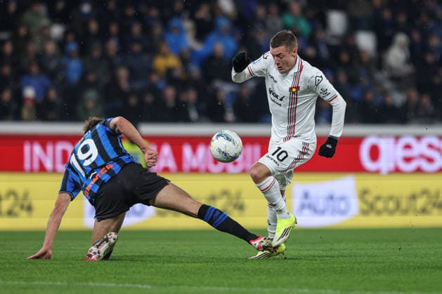 Atalanta™s Berat Djimsiti Cremonese s Jamie Vardy during the Serie A soccer match between A.C Atalanta B.C. and Cremoese at the New Balance Arena in Bergamo, Italy - Monday, February 9, 2026. - Soccer .  Copyright: xStefanoxNicoli LaPressex