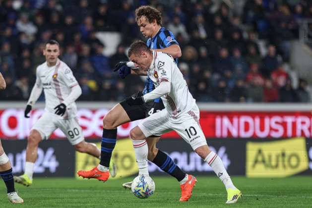 Atalanta™s Giorgio Scalvini Cremonese s Jamie Vardy during the Serie A soccer match between A.C Atalanta B.C. and Cremoese at the New Balance Arena in Bergamo, Italy - Monday, February 9, 2026. - Soccer .  Copyright: xStefanoxNicoli LaPressex