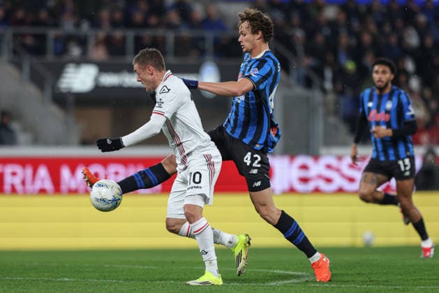 Atalanta™s Giorgio Scalvini Cremonese s Jamie Vardy during the Serie A soccer match between A.C Atalanta B.C. and Cremoese at the New Balance Arena in Bergamo, Italy - Monday, February 9, 2026. - Soccer .  Copyright: xStefanoxNicoli LaPressex