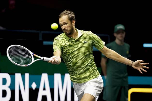 ROTTERDAM - Daniil Medvedev in action against Ugo Humbert on the first day of the ABN AMRO tennis tournament in Ahoy Rotterdam. BAS CZERWINSKI ANP xVIxANPxSportx xxANPxIVx 550163320 originalFilename: 550163320.jpg