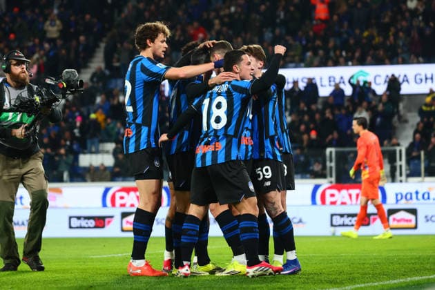 February 9, 2026, Bergamo, Lombardia: Atalanta s Nikola Krstovic celebrates with his teammate Giacomo Raspadori after goal 1-0 during the Italian Serie A soccer match Atalanta BC vs US Cremonese at the New Balance Arena in Bergamo, Italy, 9 February 2026..ANSA MICHELE MARAVIGLIA. Soccer: Serie A; Atalanta-Cremonsese  - ZUMAa110 20260209_zaf_a110_029 Copyright: xMichelexMaravigliax