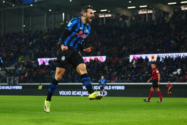 February 9, 2026, Bergamo, Lombardia: Atalanta s Davide Zappacosta celebrates after goal 2-0 during the Italian Serie A soccer match Atalanta BC vs US Cremonese at the New Balance Arena in Bergamo, Italy, 9 February 2026..ANSA MICHELE MARAVIGLIA. Soccer: Serie A; Atalanta-Cremonsese  - ZUMAa110 20260209_zaf_a110_030 Copyright: xMichelexMaravigliax