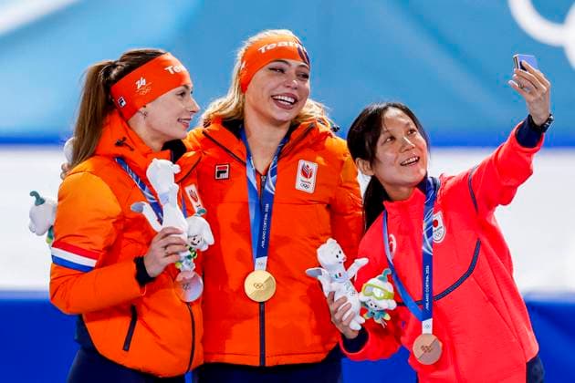 second Femke Kok of the Netherlands and winner Jutta Leerdam of the Netherlands and third Miho Takagi of Japan smiling during the medal ceremony after Women 1000m, Milano Cortina 2026 Winter Olympics: Day 3, Speed skating, Eisschnelllauf - Milano Cortina 2026 Winter Olympics: Day 3, Milano Speed Skating Stadium, February 9, 2026, Milan, Italy.