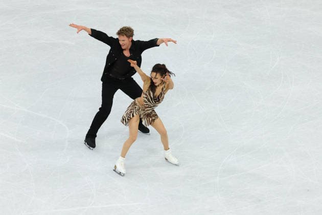 February 9, 2026, Milan, Lombardy, Italy: MADISON CHOCK and EVAN BATES of USA in the Ice Dance Rhythm Dance of the Figure skating, Eiskunstlauf Team Event at the Milano Cortina 2026 Winter Olympic Games, Olympische Spiele, Olympia, OS Milan Italy - ZUMAc179 20260209_oly_c179_080 Copyright: xMickaelxChavetx