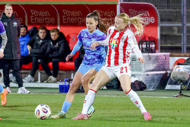 09 02 2026, xsscx, Frauen Fussball, 1 FC Koeln SGS Essen, 1 Fussball Bundesliga, 17 Spieltag, Franz Kremer Stadion, Saison 2025 2026 Shari van Belle SGS Essen 14 im Zweikampf gegen Anna Gerhardt 1 FC Koeln 21 DFB regulations prohibit any use of photographs as image sequences and or quasi video Photo xSandraxScherningxPressefotoKochx Nordrhein Westfalen Germany