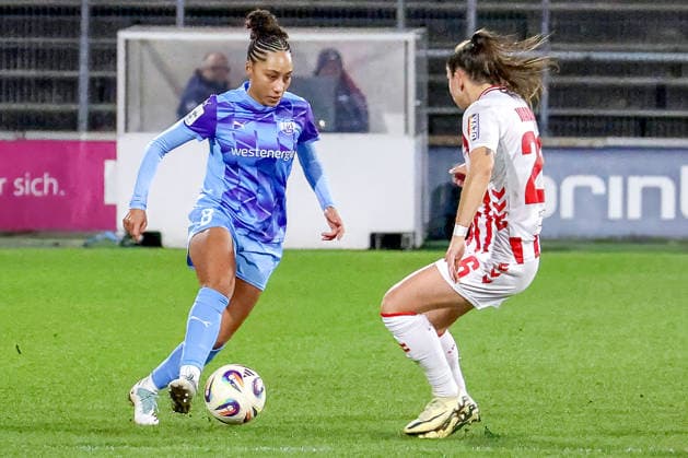 09 02 2026, xsscx, Frauen Fussball, 1 FC Koeln SGS Essen, 1 Fussball Bundesliga, 17 Spieltag, Franz Kremer Stadion, Saison 2025 2026 Vanessa Fürst SGS Essen 8 im Zweikampf gegen Martyna Wiankowska 1 FC Koeln 26 DFB regulations prohibit any use of photographs as image sequences and or quasi video Photo xSandraxScherningxPressefotoKochx Nordrhein Westfalen Germany