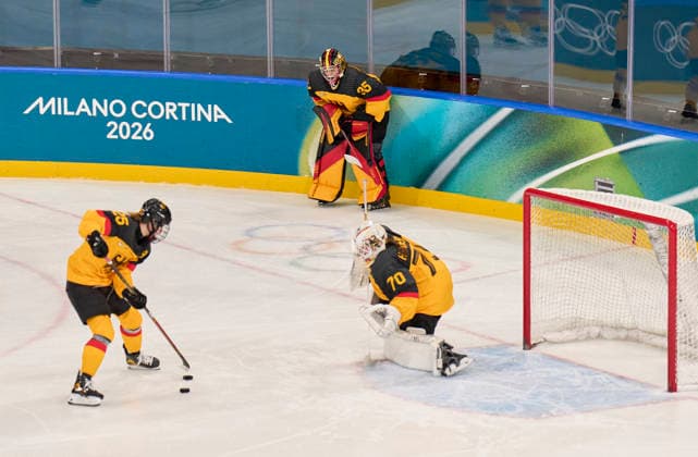 Sandra Abstreiter of Germany watches Lisa Hemmerle of Germany Laura Kluge of Germany at the preliminary women Ice hockey, Eishockey match Group B Germany - France of the Milano Cortina 2026 Winter Olympic Games, Olympische Spiele, Olympia, OS at Milano Rho Ice Hockey Arena on February 9, 2026 in Milan, Italy.