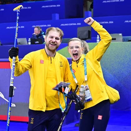 CORTINA, ITALY 20260209 Sweden s Isabella Wrana and Rasmus Wrana in the semi-final of mixed curling against Great Britain in Cortina. *** The image is included in the SPORTS PACKAGE. For others PAYMENT IMAGE ** CORTINA ITALY x10030x *** CORTINA, ITALY 20260209 Swedens Isabella Wrana and Rasmus Wrana in the semi final of mixed curling against Great Britain in Cortina The image is included in the SPORTS PACKAGE For others PAYMENT IMAGE CORTINA ITALY x10030x  Copyright: xJonasxEkströmer TTx OLYMPICS 2026 MIXED CURLING SEMI-FINALS