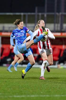 Google Pixel Women Bundesliga 1 FC Köln SGS Essen 09 02 2026 Lena Ostermeier SGS Essen, 18 , Sandra Maria Jessen 1 FC Köln, 6 on matchday 17 of the Google Pixel Women Bundesliga in the match between 1 FC Köln and SGS Essen on 09 02 2026 at Franz Kremer Stadion in Cologne Copyright: xBEAUTIFULxSPORTS Meuselx