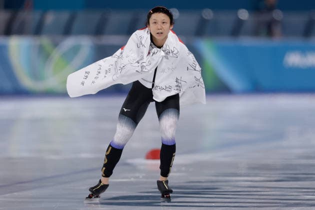 2026-02-09 Speed skating, Eisschnelllauf - Milano Cortina 2026 Winter Olympics - Day 3 MILAN, ITALY - FEBRUARY 9: Miho Takagi of Japan with flag after competing in the Women s 1000m during Day 3 of Speed Skating - Milano Cortina 2026 Winter Olympics at Milano Speed Skating Stadium on February 9, 2026 in Milan, Italy. (Photo by Joris Verwijst BSR Agency) Milan Italy Content not available for redistribution in The Netherlands directly or indirectly through any third parties. Copyright: xBSRxAgencyx