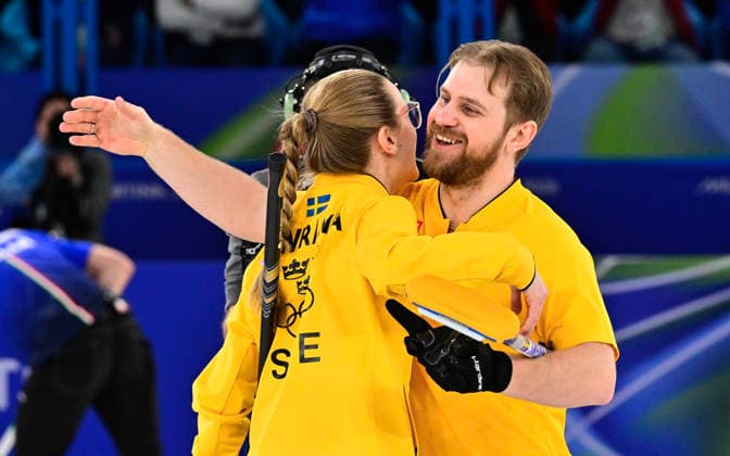 CORTINA, ITALY 20260209 Sweden s Isabella Wrana and Rasmus Wrana in the semi-final of mixed curling against Great Britain in Cortina. *** The image is included in the SPORTS PACKAGE. For others PAYMENT IMAGE ** CORTINA ITALY x10030x *** CORTINA, ITALY 20260209 Swedens Isabella Wrana and Rasmus Wrana in the semi final of mixed curling against Great Britain in Cortina The image is included in the SPORTS PACKAGE For others PAYMENT IMAGE CORTINA ITALY x10030x  Copyright: xJonasxEkströmer TTx OLYMPICS 2026 MIXED CURLING SEMI-FINALS