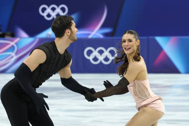 February 9, 2026, Milan, Lombardy, Italy: LAURENCE FOURNIER BEAUDRY and GUILLAUME CIZERON of France perform their Ice Dance Rhythm Dance of the Figure skating, Eiskunstlauf Team Event at the Milano Cortina 2026 Winter Olympic Games, Olympische Spiele, Olympia, OS Milan Italy - ZUMAc179 20260209_oly_c179_108 Copyright: xMickaelxChavetx