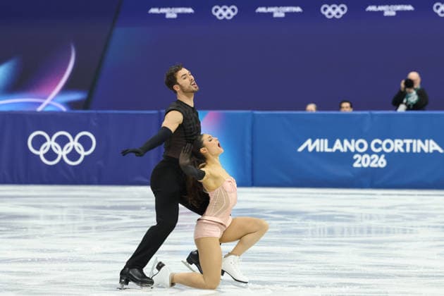 February 9, 2026, Milan, Lombardy, Italy: LAURENCE FOURNIER BEAUDRY and GUILLAUME CIZERON of France perform their Ice Dance Rhythm Dance of the Figure skating, Eiskunstlauf Team Event at the Milano Cortina 2026 Winter Olympic Games, Olympische Spiele, Olympia, OS Olympics 2026: Milano Cortina: Figure Skating Ice Dance Rhythm Dance  - ZUMAc179 20260209_oly_c179_104 Copyright: xMickaelxChavetx