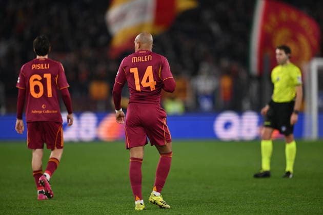 Donyell Malen of A.S. Roma celebrates after scoring the goal of 1-0 during the 24th day of the Serie A Championship between A.S. Roma and Cagliari Calcio at the Olympic Stadium on February 9, 2026 in Rome, Italy.  Copyright: xDomenicoxCippitelli IPAxSportx xipa-agency.netx xx IPA_71194559 IPA_Agency_IPA71194559