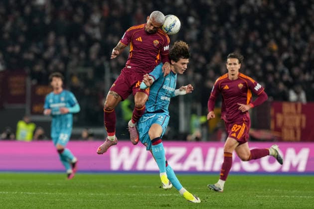 Wesley Vinicius Franca Lima of AS Roma and Marco Palestra of Cagliari Calcio during the Serie A 2025 2026 football match between AS Roma and Cagliari Calcio at Stadio Olimpico in Rome (Italy), February 9, 2026. AntoniettaxBaldassarre