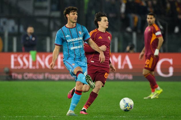 Cagliari s Luca Mazzitelli during the Italian Football Championship League A Enilive 2025 2026 match between AS Roma vs Cagliari Calcio at the Olimpic Stadium in Rome on 09 February 2026.  Copyright: xFabrizioxCorradetti IPAxSportx xipa-agency.netx xx IPA_71194265 IPA_Agency_IPA71194265
