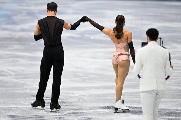 Winter Olympics - Laurence Fournier Beaudry and Guillaume Cizeron At Figure skating, Eiskunstlauf Team Event Ice Dance-Rhythm Dance Laurence Fournier Beaudry and Guillaume Cizeron of Team France compete in the figure skating team event ice dance-rhythm dance during the Milano Cortina 2026 Winter Olympic Games, Olympische Spiele, Olympia, OS at Milano Ice Skating Arena in Milan on February 9, 2026. Photo by JMP ABACAPRESS.COM Milan Italy  Copyright: xJMP ABACAx