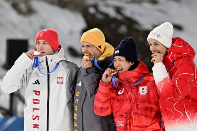 Predazzo, Italy, February 09th 2026. First place Philipp Raimund of Germany (C), Second place Kacper Tomasiak of Poland (L) and Third places Ren Nikaido of Japan (2R) and Gregor Deschwanden of Switzerland (R) celebrate after the Ski jumping, Skispringen, Ski, nordisch Mens Normal Hill Individual competition of the Olympic Winter games, Winterspiele,Spiele, Summer games 2026 in Predazzo, Italy. (Photo by Igor Kupljenik Sports Press Photo)  Copyright: xIgorxKupljenikx xSPPx Sportspressphoto_SPR90702
