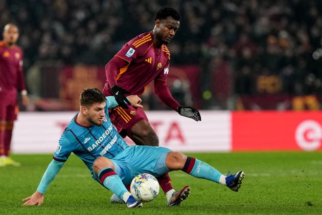Semih Kilicsoy of Cagliari Calcio and Evan Ndicka of AS Roma during the Serie A 2025 2026 football match between AS Roma and Cagliari Calcio at Stadio Olimpico in Rome (Italy), February 9, 2026. AntoniettaxBaldassarre