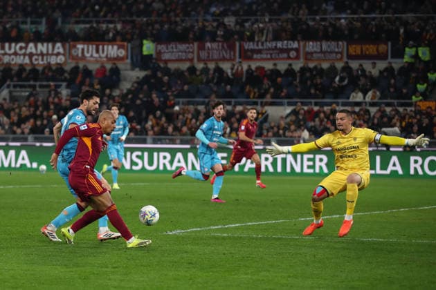 09.02.2026 Roma vs Cagliari (Serie A) Calcio; 24Â° Giornata& xD;Nella foto: Malen pallonetto gol& xD;(Foto Gino Mancini)  Copyright: xGinoxMancini IPAxSportx xipa-agency.netx xx IPA_71195475 IPA_Agency_IPA71195475