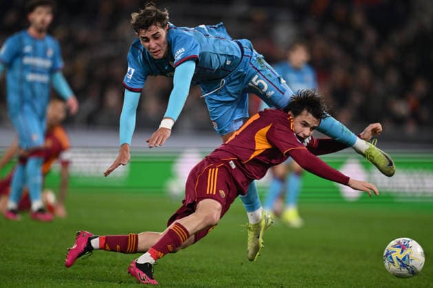 Juan Rodriguez of Cagliari Calcio and Niccolo Pisilli of A.S. Roma are in action during in action during the 24th day of the Serie A Championship between A.S. Roma and Cagliari Calcio at the Olympic Stadium on February 9, 2026 in Rome, Italy.  Copyright: xDomenicoxCippitelli IPAxSportx xipa-agency.netx xx IPA_71195354 IPA_Agency_IPA71195354