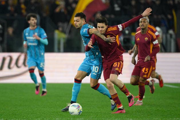 Cagliari s Sebastiano Gaetano and Romaâ??s Niccolo Pisilli during the Italian Football Championship League A Enilive 2025 2026 match between AS Roma vs Cagliari Calcio at the Olimpic Stadium in Rome on 09 February 2026.  Copyright: xFabrizioxCorradetti IPAxSportx xipa-agency.netx xx IPA_71195744 IPA_Agency_IPA71195744